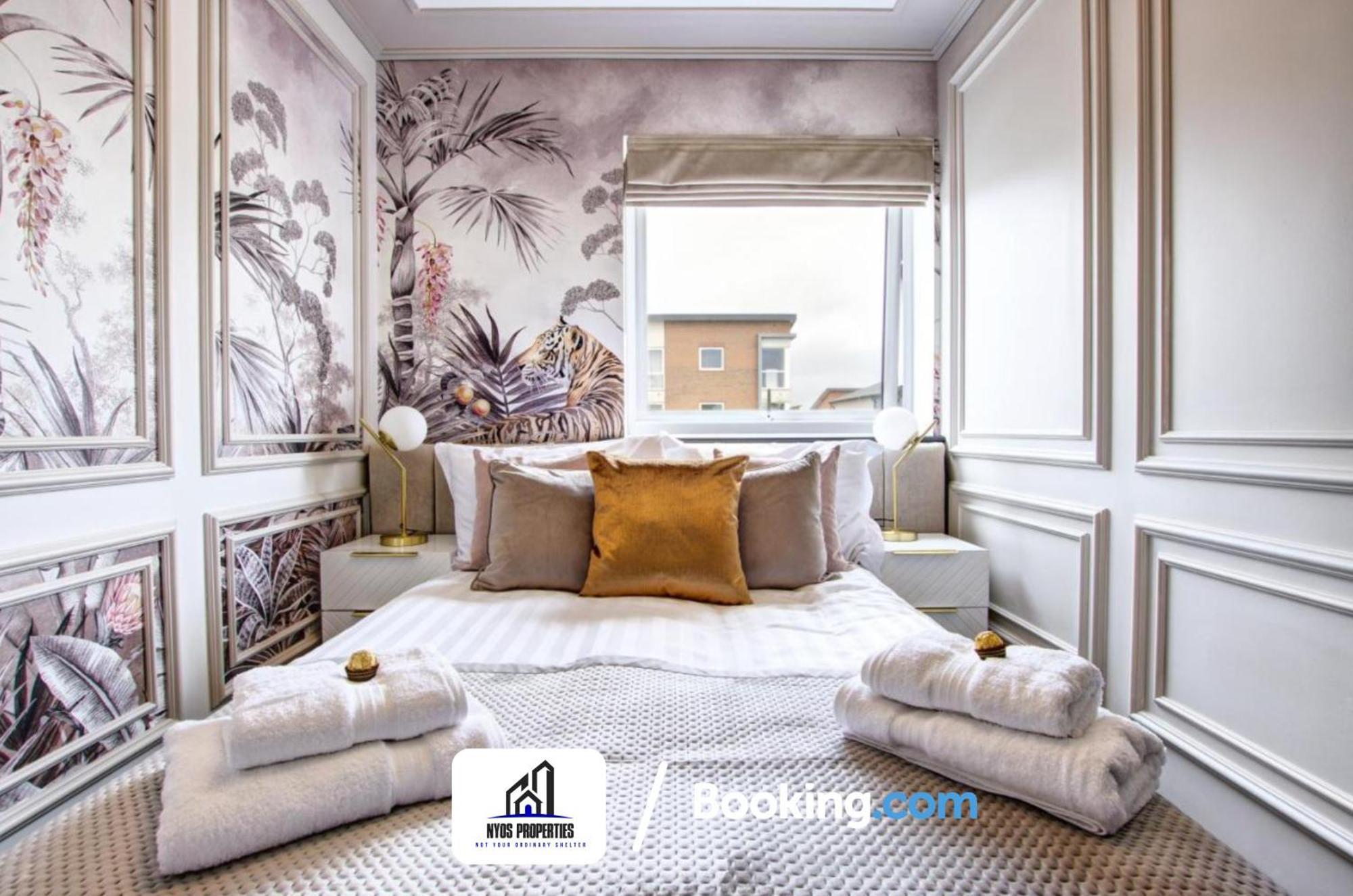 3 Bedroom Home By Nyos Properties Short Lets & Serviced Accommodation Manchester With Garden Eksteriør bilde